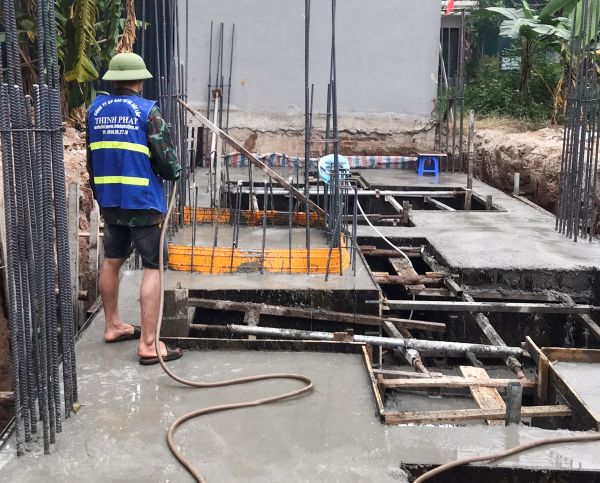 Tầm quan trọng của việc tưới nước bảo dưỡng bê tông, tường xây trát